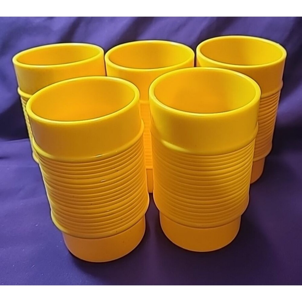 Vintage Rubbermaid Yellow Ribbed Plastic Tumbler #3826 / Stackable 5” set of 5